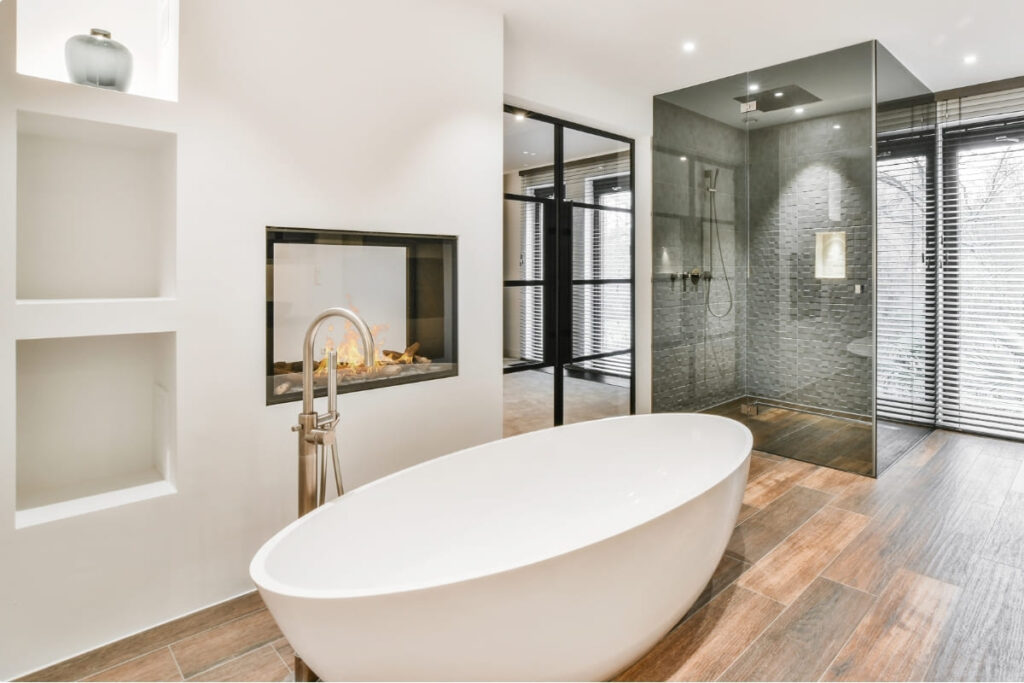 Luxury Bathtub and Walk-in Showers​